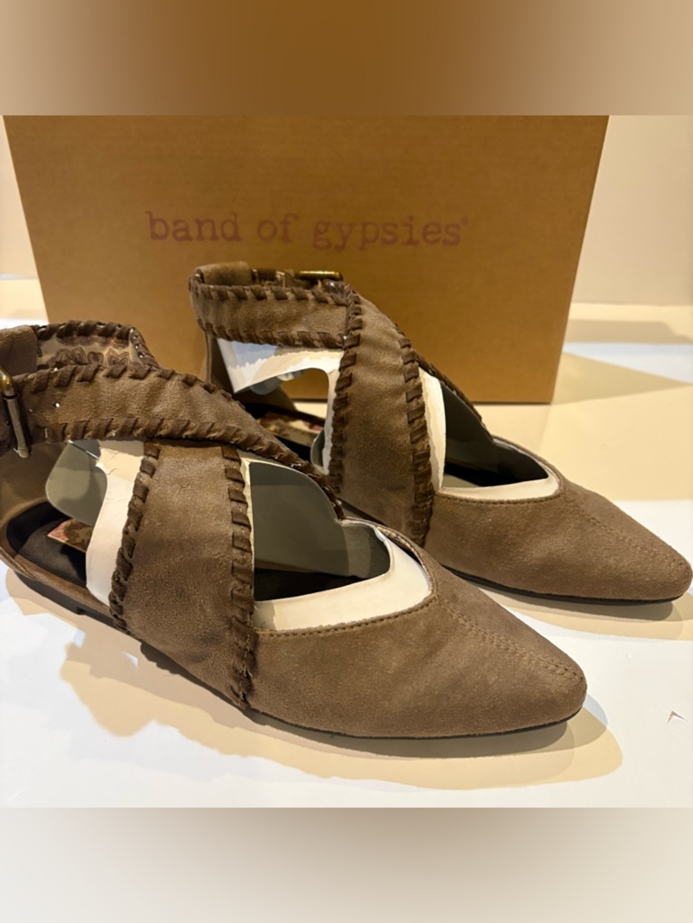 Band of Gypsies Brown Suede Pointed-Toe Flat with Braided Straps size 6.5 - Picture 2 of 8